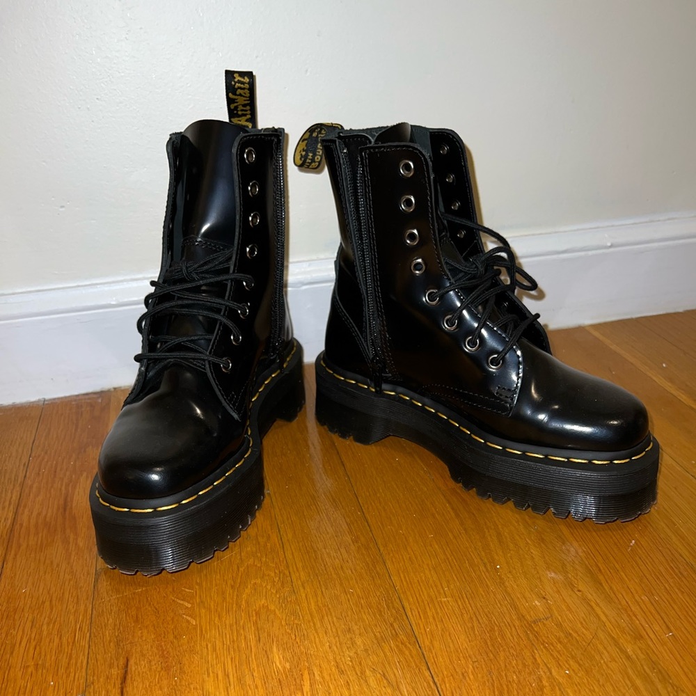 NWOT + box Dr Martens JADON SMOOTH LEATHER PLATFORM BOOTS size US 6 / EU 37